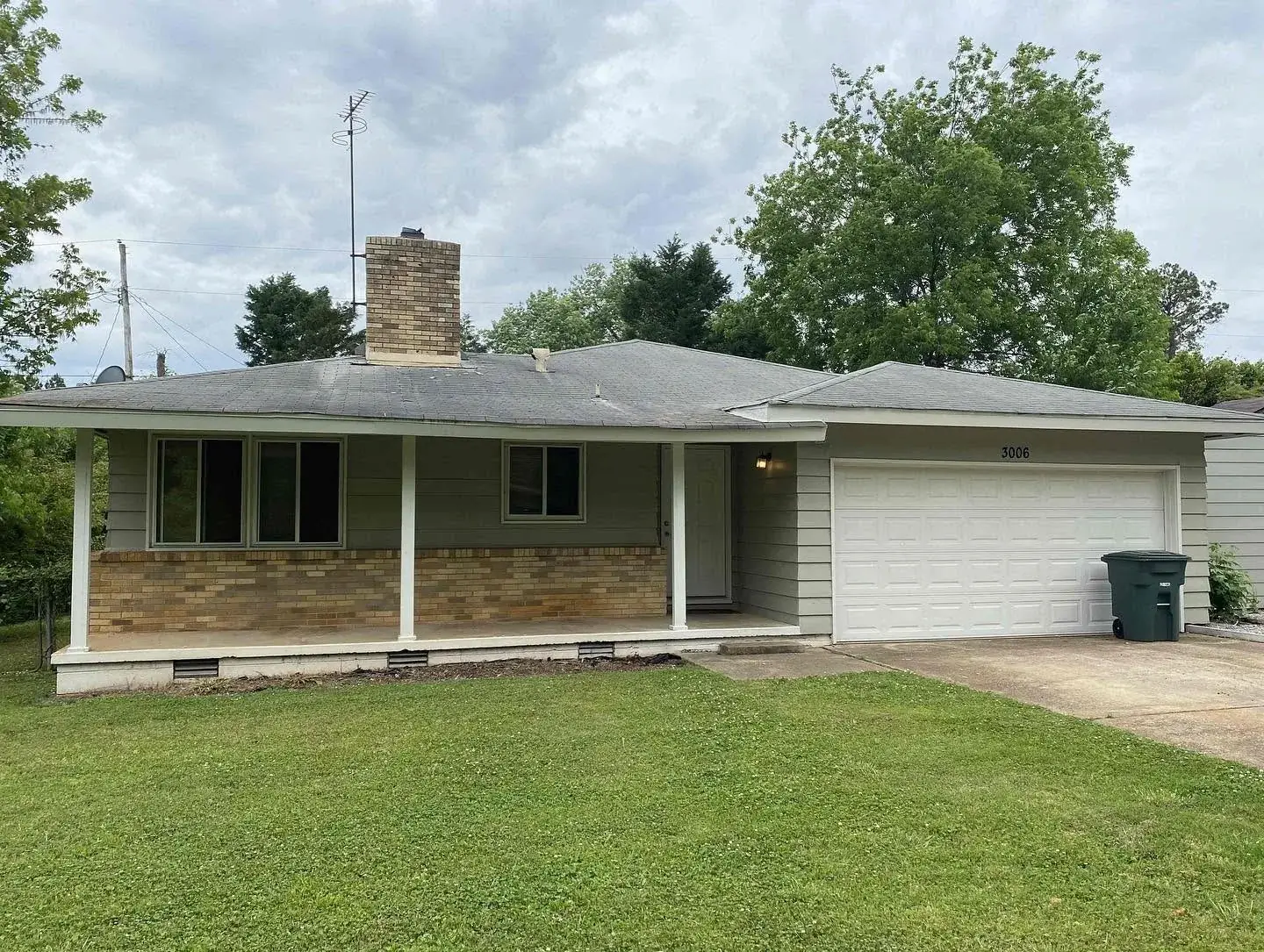 Roof flashing repair at a wall transition on an Orlando home